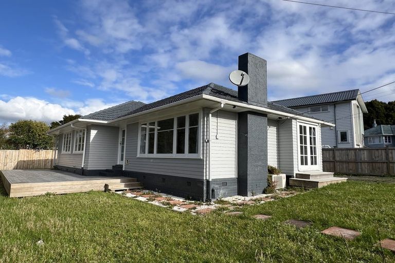 Photo of property in 31 Paton Avenue, Te Atatu South, Auckland, 0610