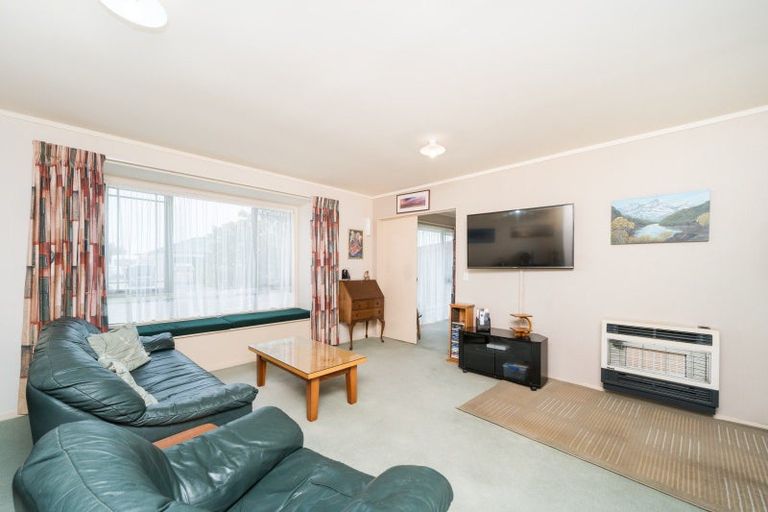 Photo of property in 3 Logan Place, Kelvin Grove, Palmerston North, 4414