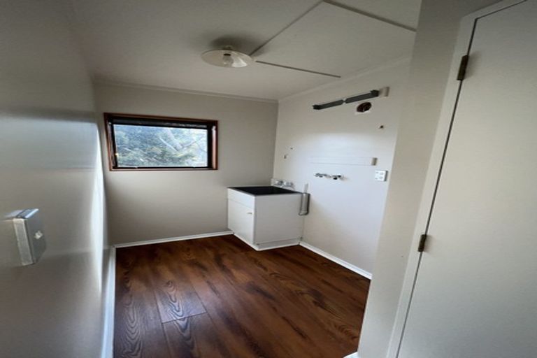 Photo of property in 4 Oystergrove Road, West Harbour, Auckland, 0618