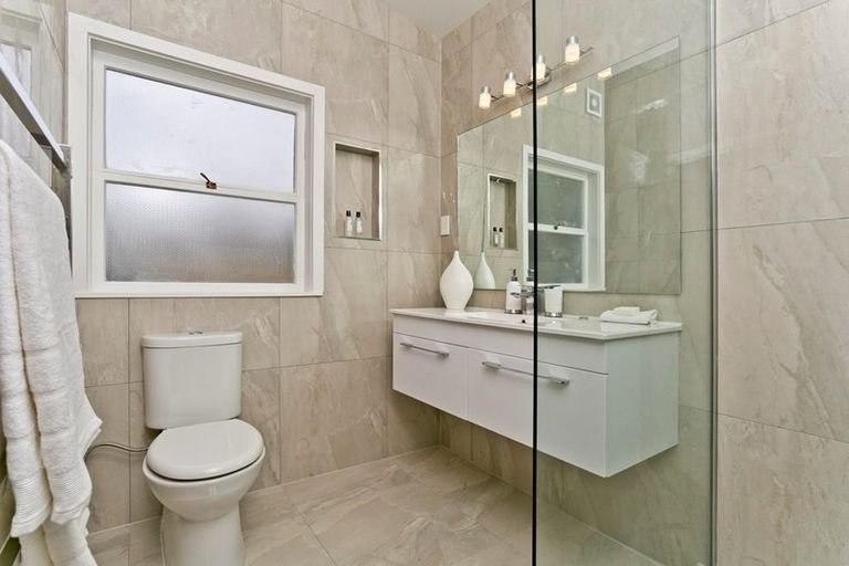 Photo of property in 21 Cassino Street, Bayswater, Auckland, 0622