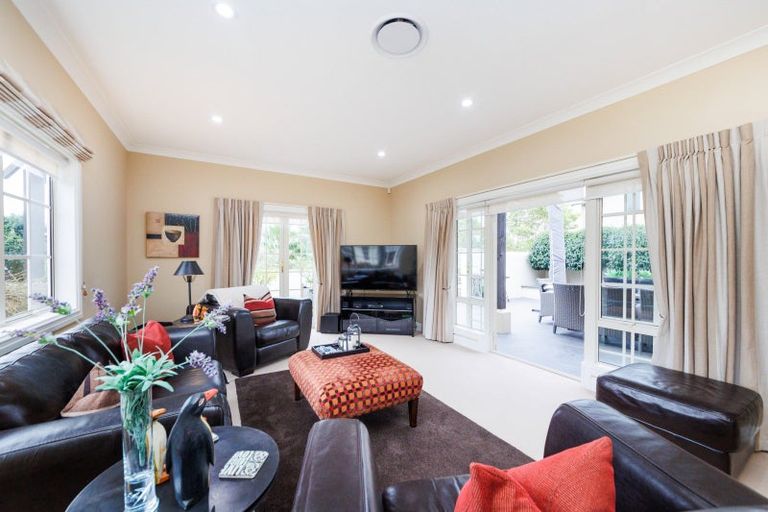 Photo of property in 35 Cashmere Drive, Fitzherbert, Palmerston North, 4410