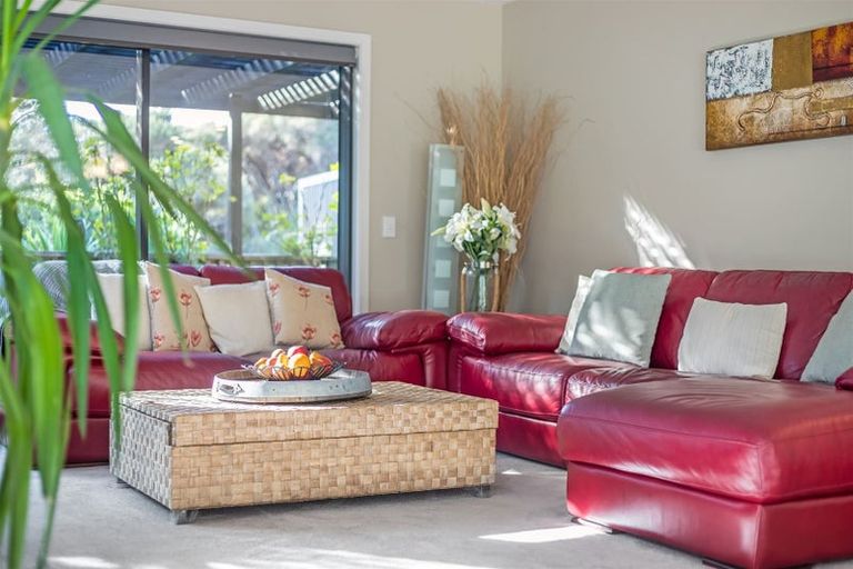 Photo of property in 122 Navigation Drive, Whitby, Porirua, 5024