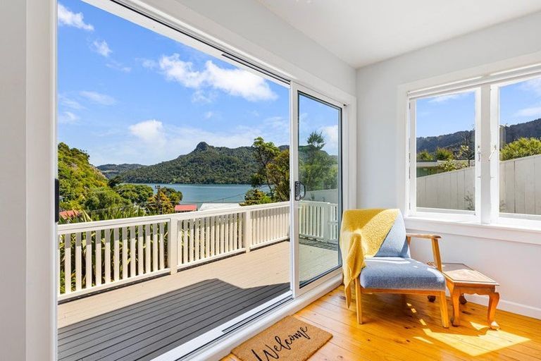 Photo of property in 18 Foster Avenue, Huia, Auckland, 0604