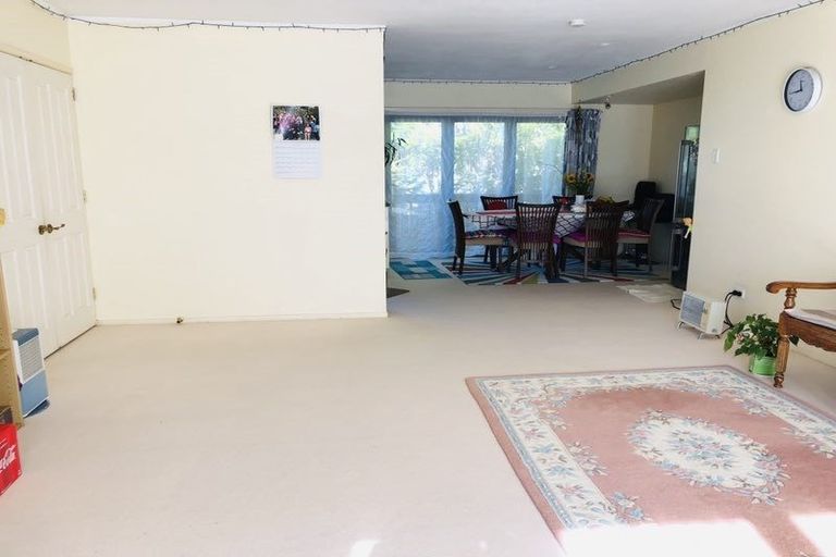 Photo of property in 302 Wairau Road, Glenfield, Auckland, 0629