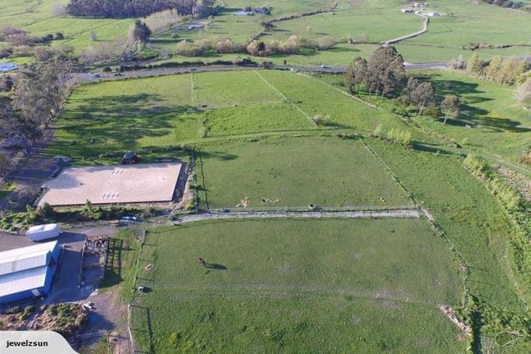 Photo of property in 25 Hull Road, Waitoki, Kaukapakapa, 0871