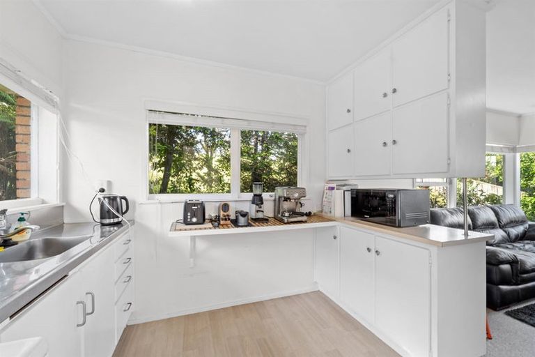 Photo of property in 1/58 Arran Road, Browns Bay, Auckland, 0630