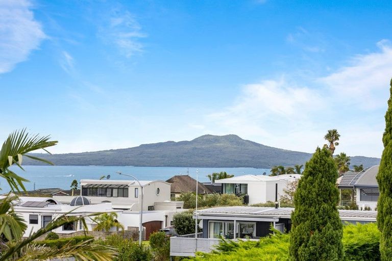 Photo of property in 2 Taumata Road, Castor Bay, Auckland, 0620