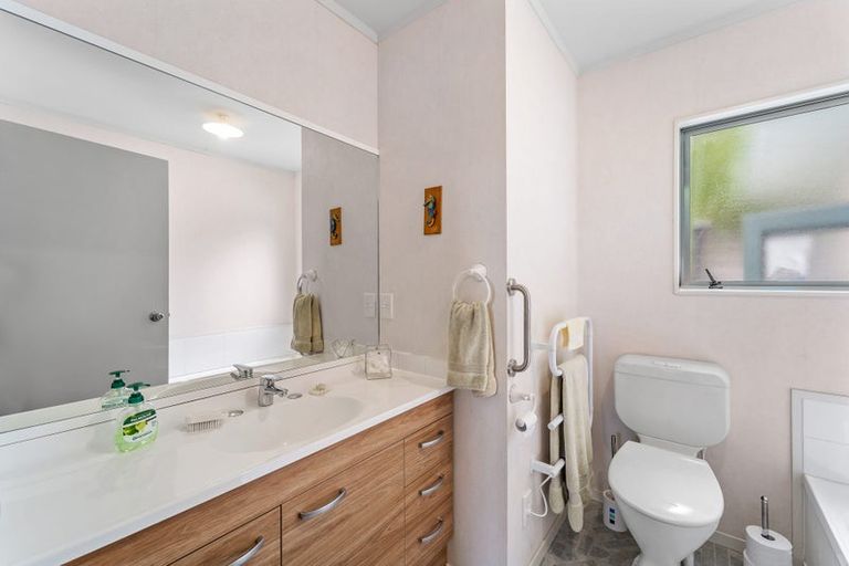 Photo of property in 69 Donald Street, Stanmore Bay, Whangaparaoa, 0932