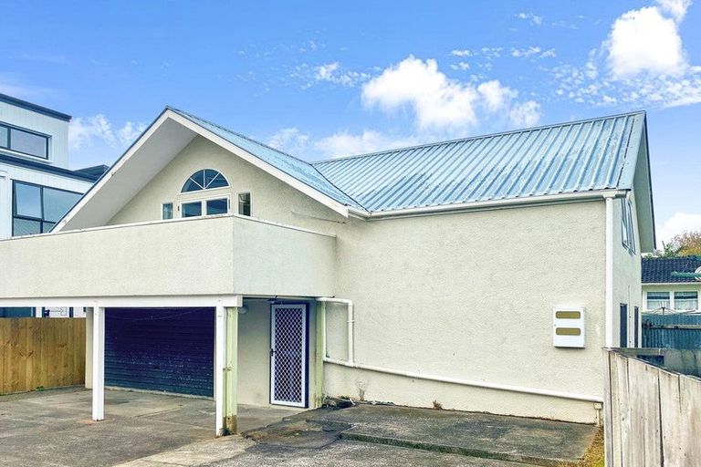 Photo of property in 61 Gloria Avenue, Te Atatu Peninsula, Auckland, 0610