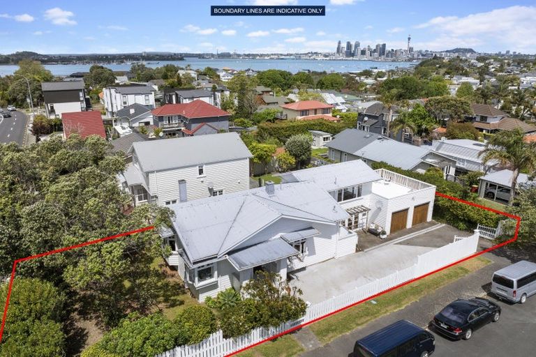 Photo of property in 9 Bruce Street, Northcote Point, Auckland, 0627