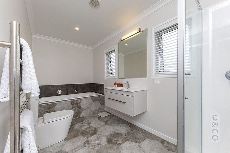 Photo of property in 80 Pohutukawa Parade, Riverhead, 0820