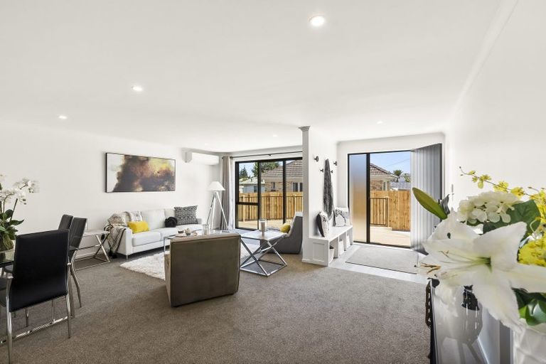 Photo of property in 30c Russell Road, Manurewa, Auckland, 2102