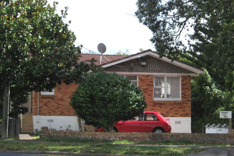 Photo of property in 1/29 Titirangi Road, New Lynn, Auckland, 0600