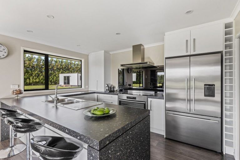 Photo of property in 39 Kairau Road East, Brixton, New Plymouth, 4373