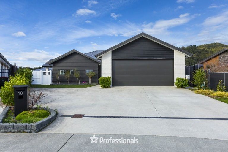 Photo of property in 10 Kerrigan Crescent, Wallaceville, Upper Hutt, 5018
