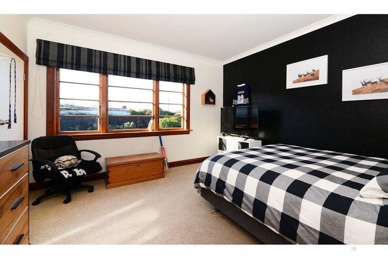 Photo of property in 17 Thackeray Street, Saint Andrews, 7988