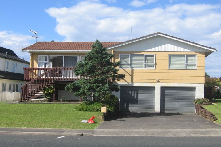 Photo of property in 36 Akoranga Drive, Northcote, Auckland, 0627