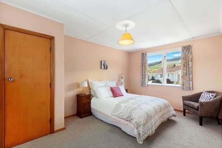 Photo of property in 25 Turkington Street, Tawa, Wellington, 5028