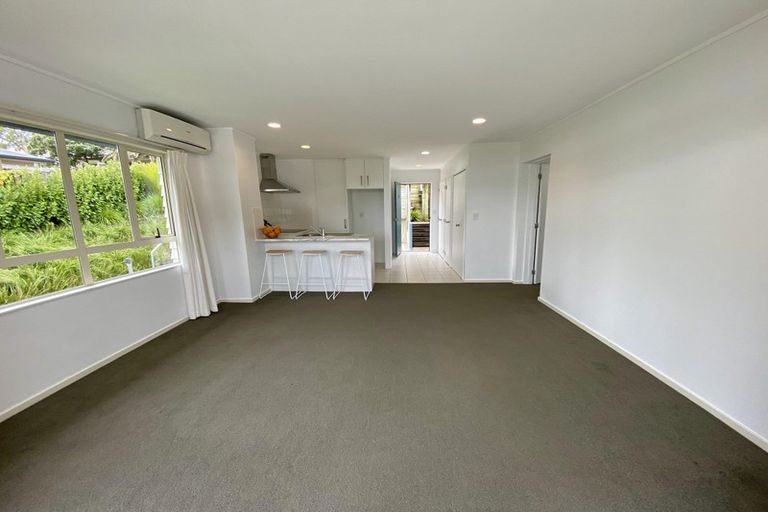 Photo of property in 1a/20 Ian Marwick Place, Birkenhead, Auckland, 0626