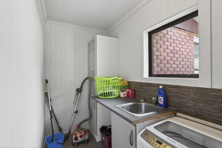 Photo of property in 46 Seaview Road, Marfell, New Plymouth, 4310