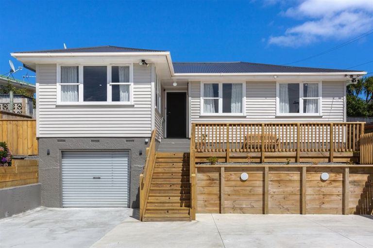 Photo of property in 111 Driver Crescent, Cannons Creek, Porirua, 5024
