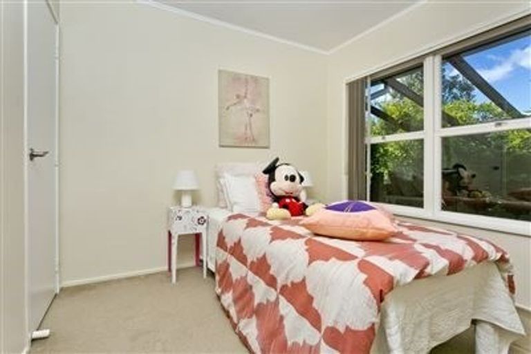 Photo of property in 1/14 Kapiti Place, Sunnynook, Auckland, 0620