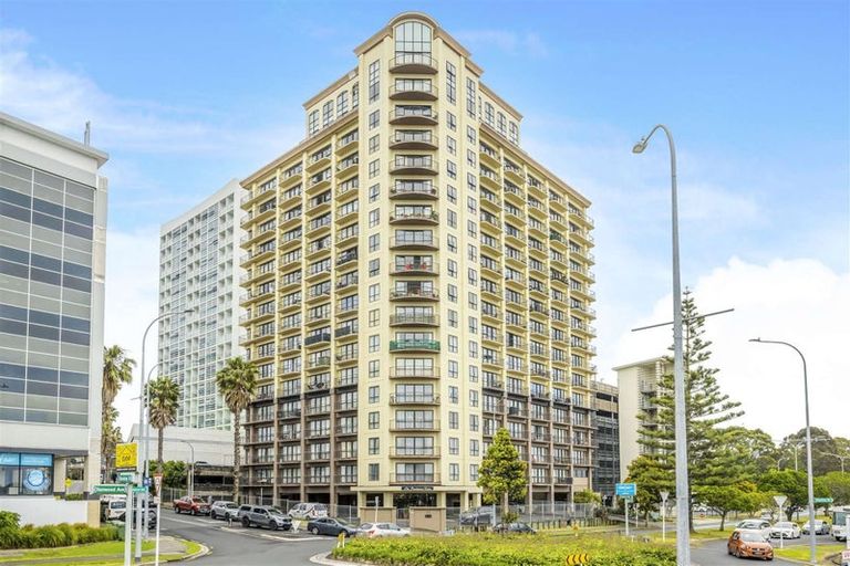 Photo of property in The Rennaissance, 5j/18 Ronwood Avenue, Manukau, Auckland, 2104