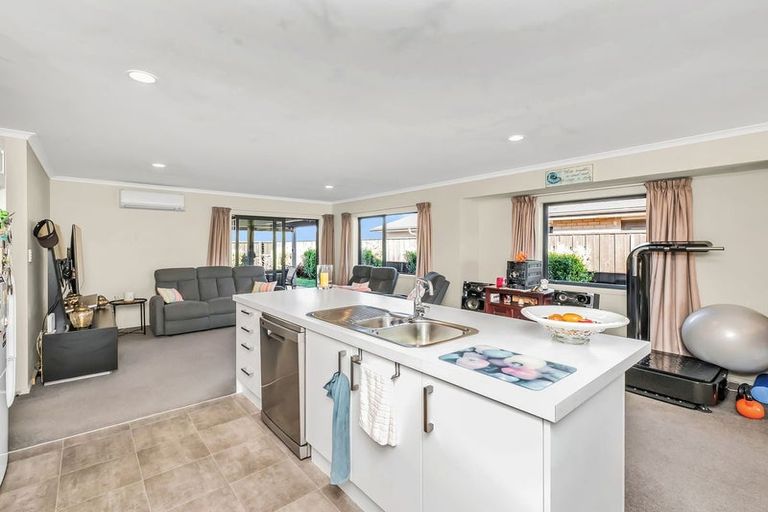 Photo of property in 66 Shillingford Boulevard, Rolleston, 7615