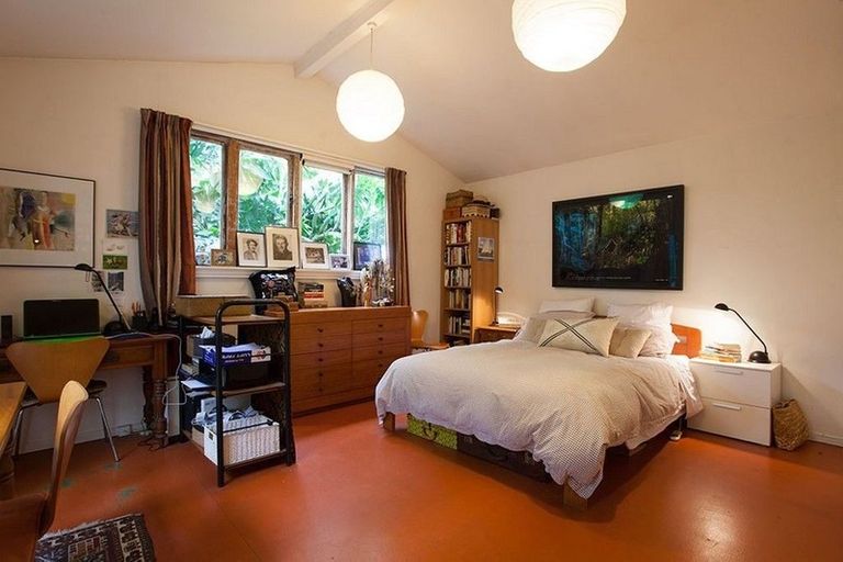 Photo of property in 19 Walmer Road, Point Chevalier, Auckland, 1022