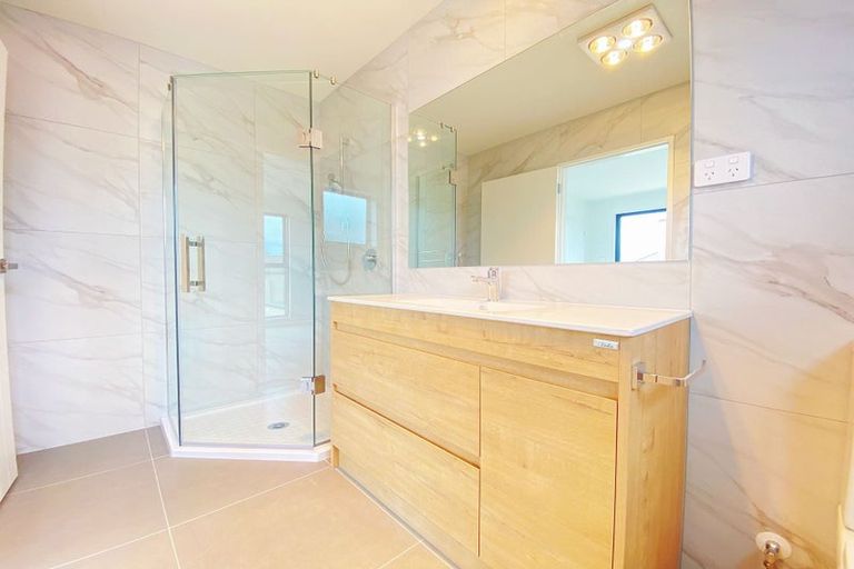 Photo of property in 296c East Coast Road, Forrest Hill, Auckland, 0620