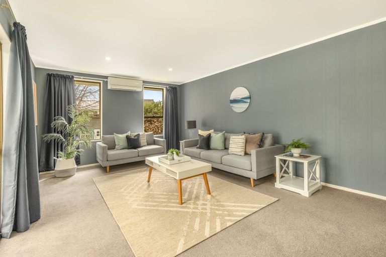 Photo of property in 10 Graham Grove, Waikanae, 5036