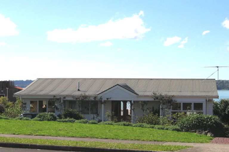 Photo of property in 68 Spinnaker Drive, Te Atatu Peninsula, Auckland, 0610