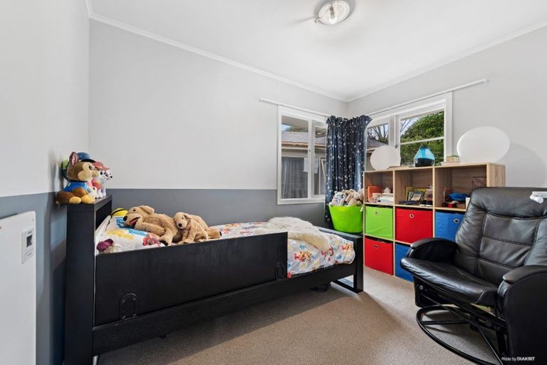 Photo of property in 18 Alma Street, Te Atatu South, Auckland, 0610