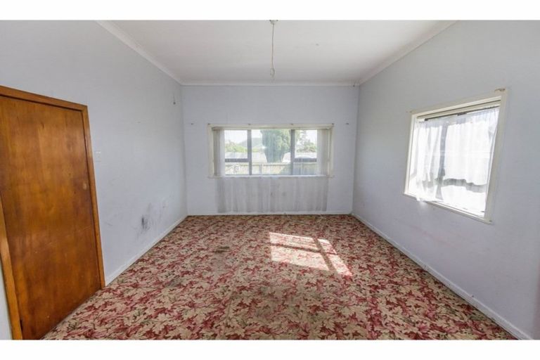 Photo of property in 22 West Coast Road, Glen Eden, Auckland, 0602