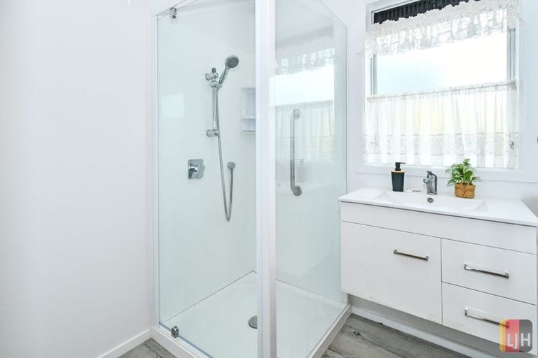 Photo of property in 35 Mckean Avenue, Manurewa, Auckland, 2102