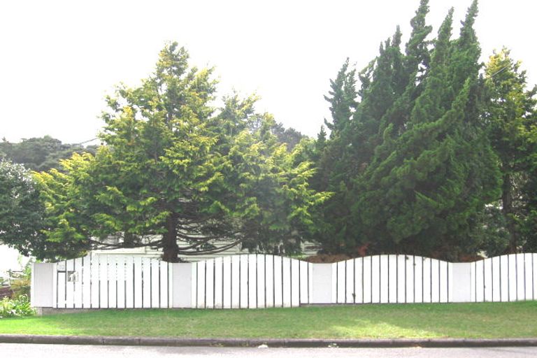 Photo of property in 32 Woodside Road, Massey, Auckland, 0614