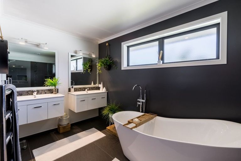 Photo of property in 24 Ethereal Crescent, Mount Pisa, Cromwell, 9383