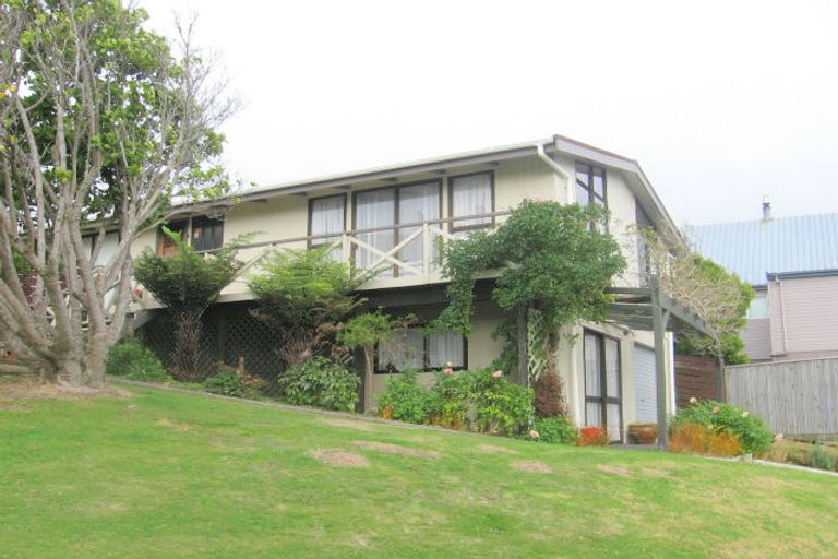 Photo of property in 13 Hicks Close, Whitby, Porirua, 5024