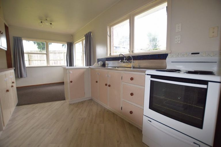 Photo of property in 46 Kaurilands Road, Titirangi, Auckland, 0604