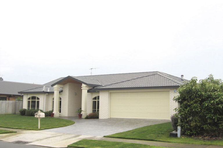 Photo of property in 2 Roderick Place, Rototuna, Hamilton, 3210