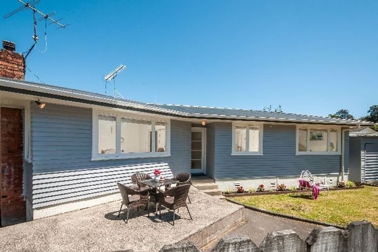 Photo of property in 1/15 Seine Road, Forrest Hill, Auckland, 0620