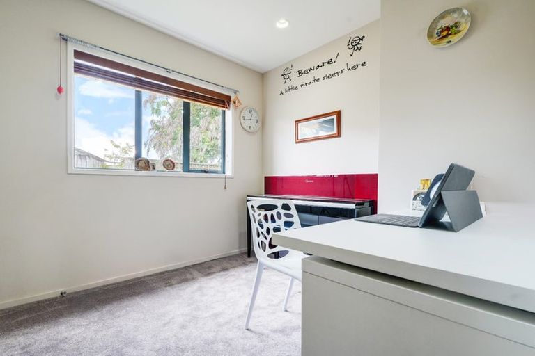 Photo of property in 76 Lothian Brae, Wattle Downs, Auckland, 2103