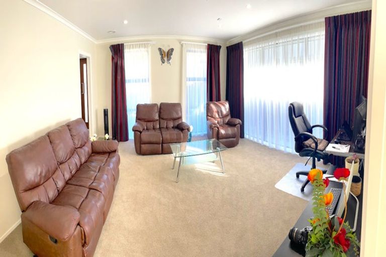 Photo of property in 104 Melksham Drive, Churton Park, Wellington, 6037