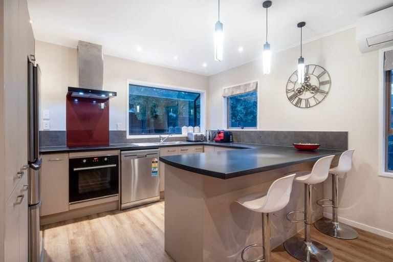 Photo of property in 2/9 Imogene Way, Half Moon Bay, Auckland, 2012
