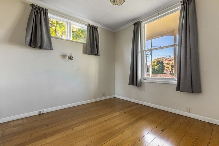 Photo of property in 1 Momona Road, Greenlane, Auckland, 1051