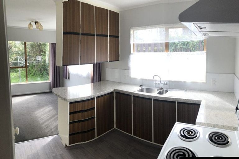 Photo of property in 98 Stewart Drive, Newlands, Wellington, 6037