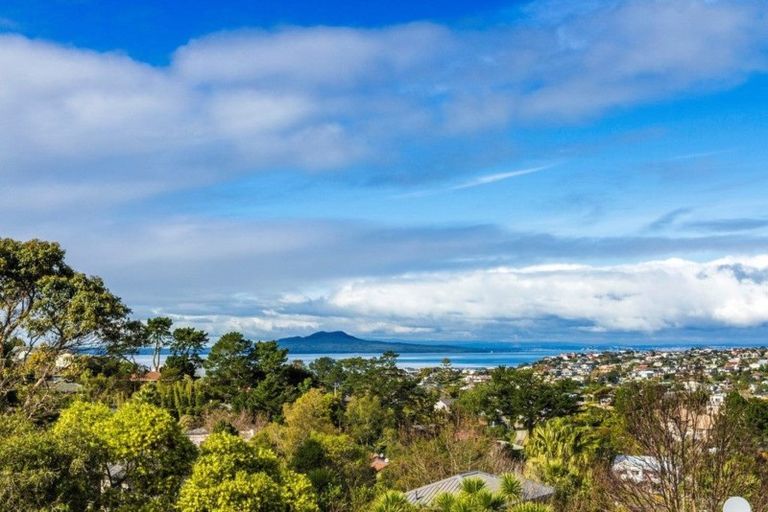 Photo of property in 72 Carlisle Road, Browns Bay, Auckland, 0632