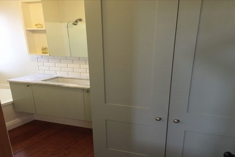 Photo of property in 34 Connaught Terrace, Brooklyn, Wellington, 6021