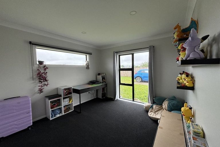 Photo of property in 8 Ash Close, Levin, 5510