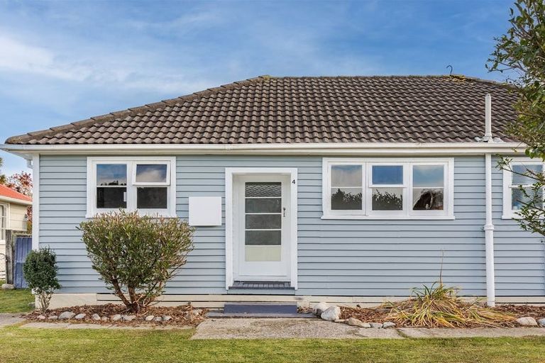 Photo of property in 4 Colvin Street, Westport, 7825